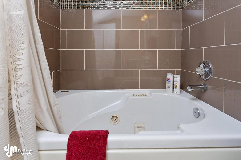 A Wildflower Innアンカレッジ エクステリア 写真